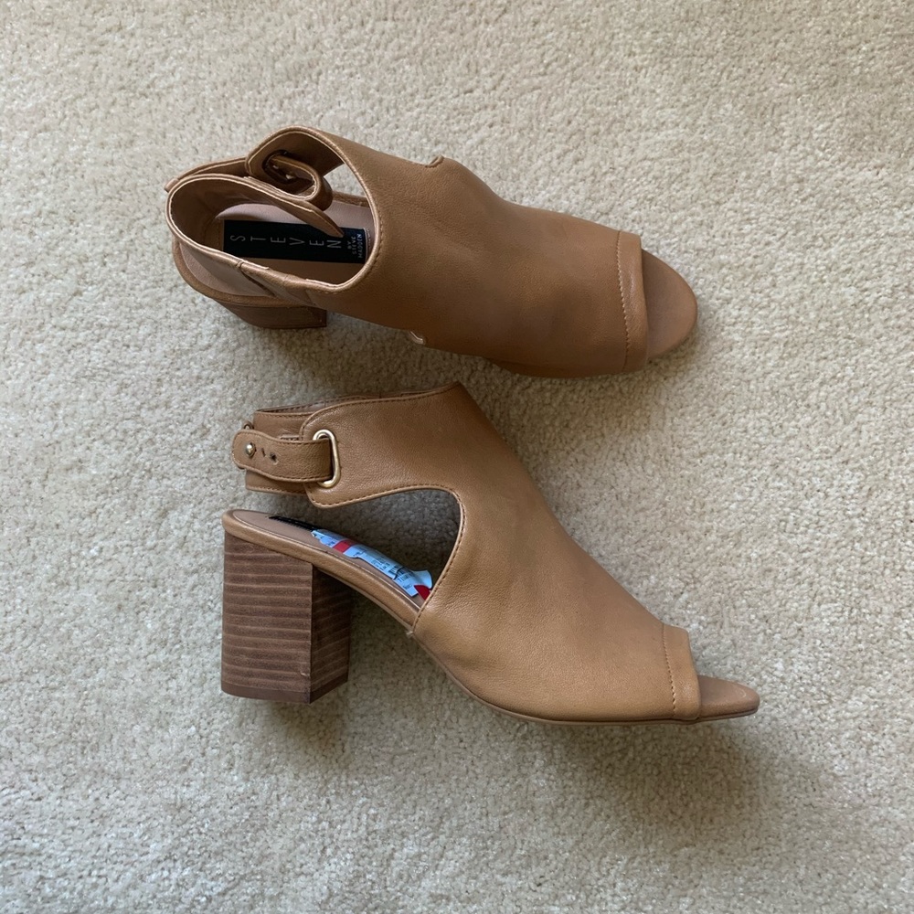 ‘Venuz’ Steve Madden Bootie Heels